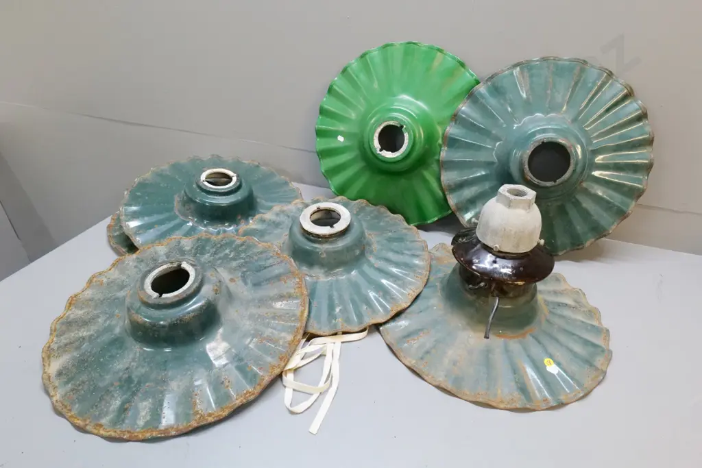 vintage outdoor street light fitting and 6 spare shades - D-450 - wear and chips to all, one better condition Image 1++