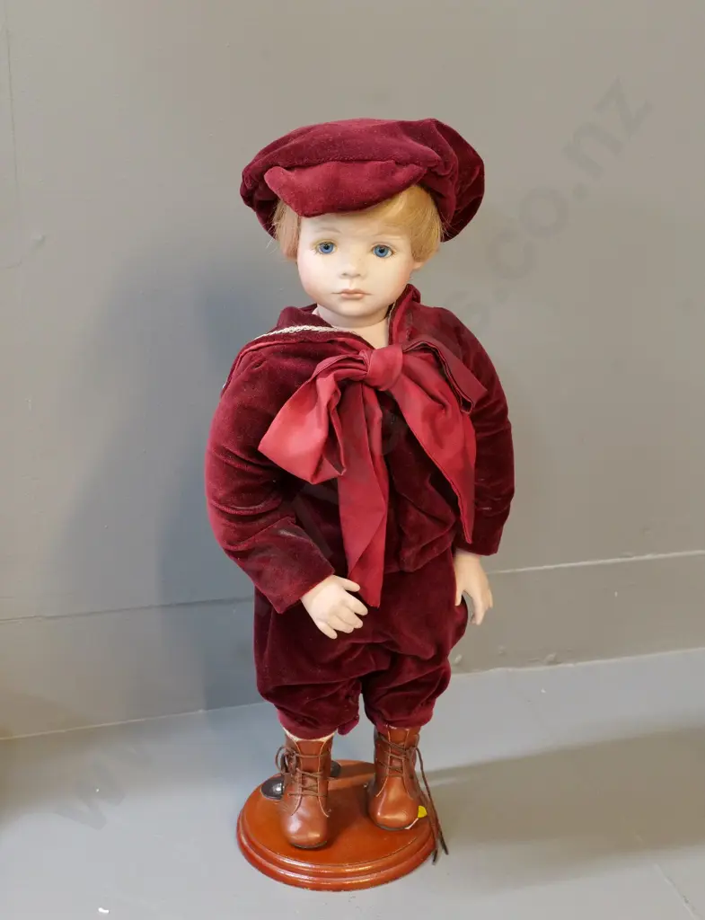 composite display doll with stand - boy in velvet suit H-500 Image 1++