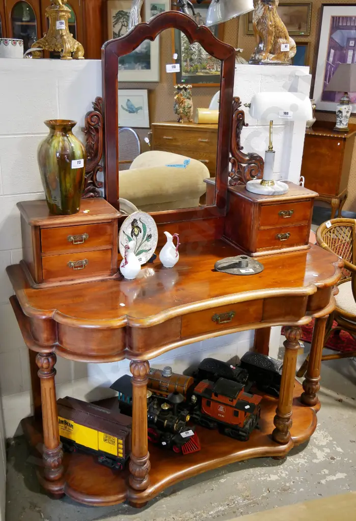 Victorian mahogany dressing table w/carved mirror brackets, column legs, polish needs attention H1610 W1220 D560 Image 1++