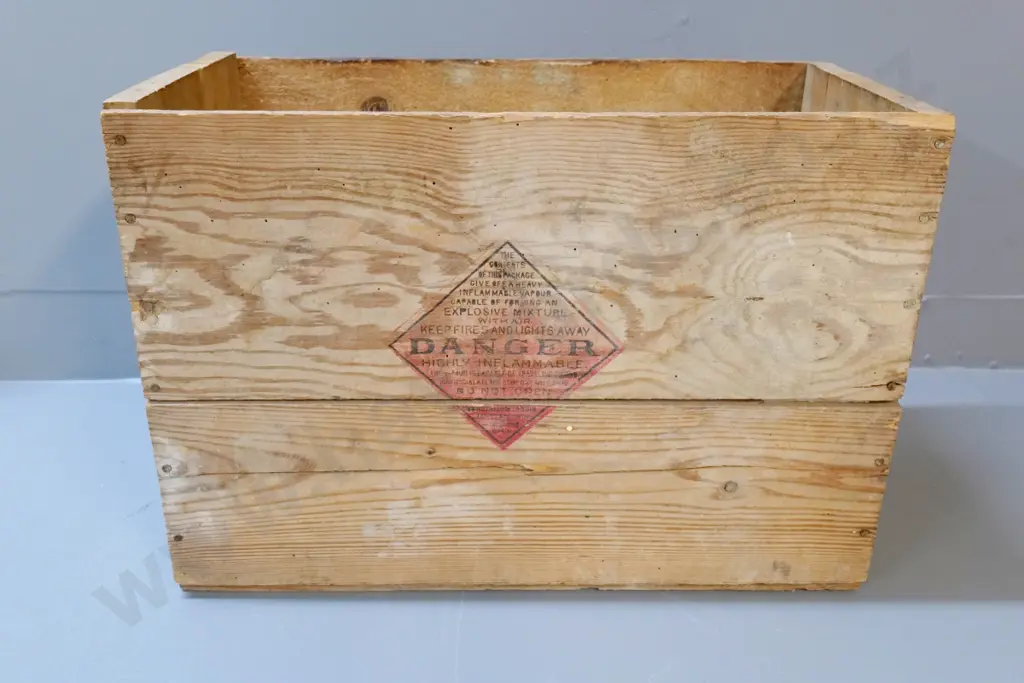 vintage Plume Vacuum Oil Company wooden crate H-370 L-530 W-260 Image 1++