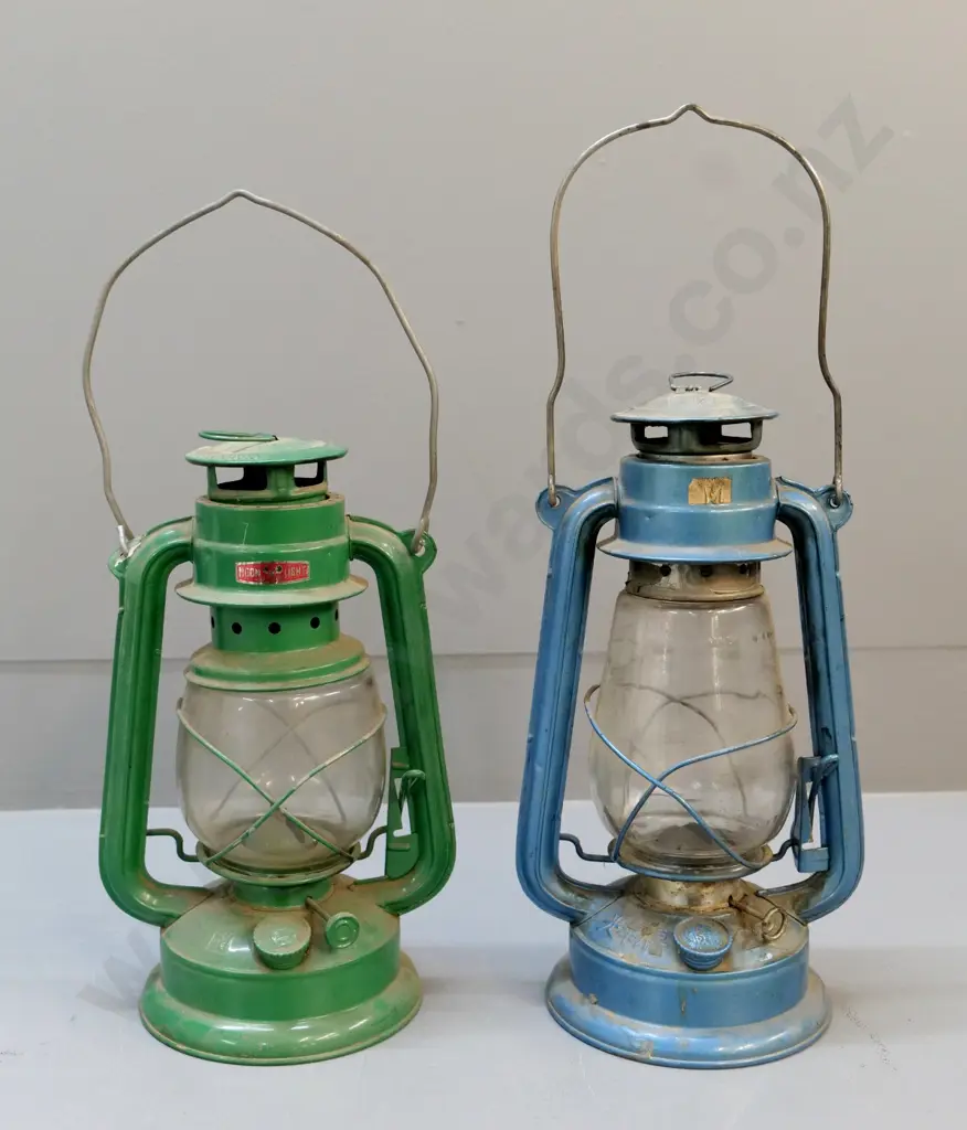 2 kerosene lamps - made in China, one has 'Moonlight' label. Blue one slightly taller H-320 Image 1++