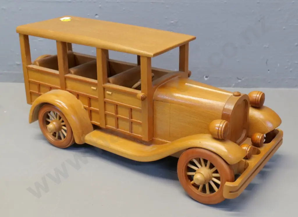 timber bus model - marked on base Hand-crafted in Dunedin 1996, Dave, can't make out last name H-170 L-400 Image 1++