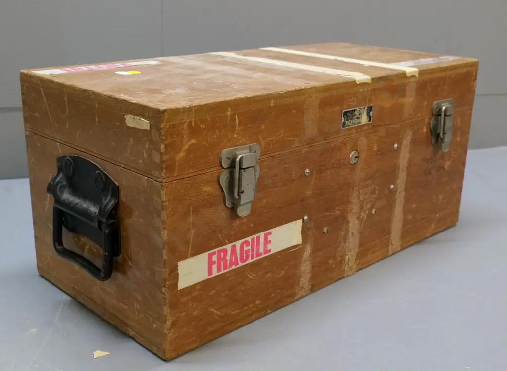 Toko cartographic stereoscope in original wooden case. Case is H-220 W-480 D-225 Image 1++