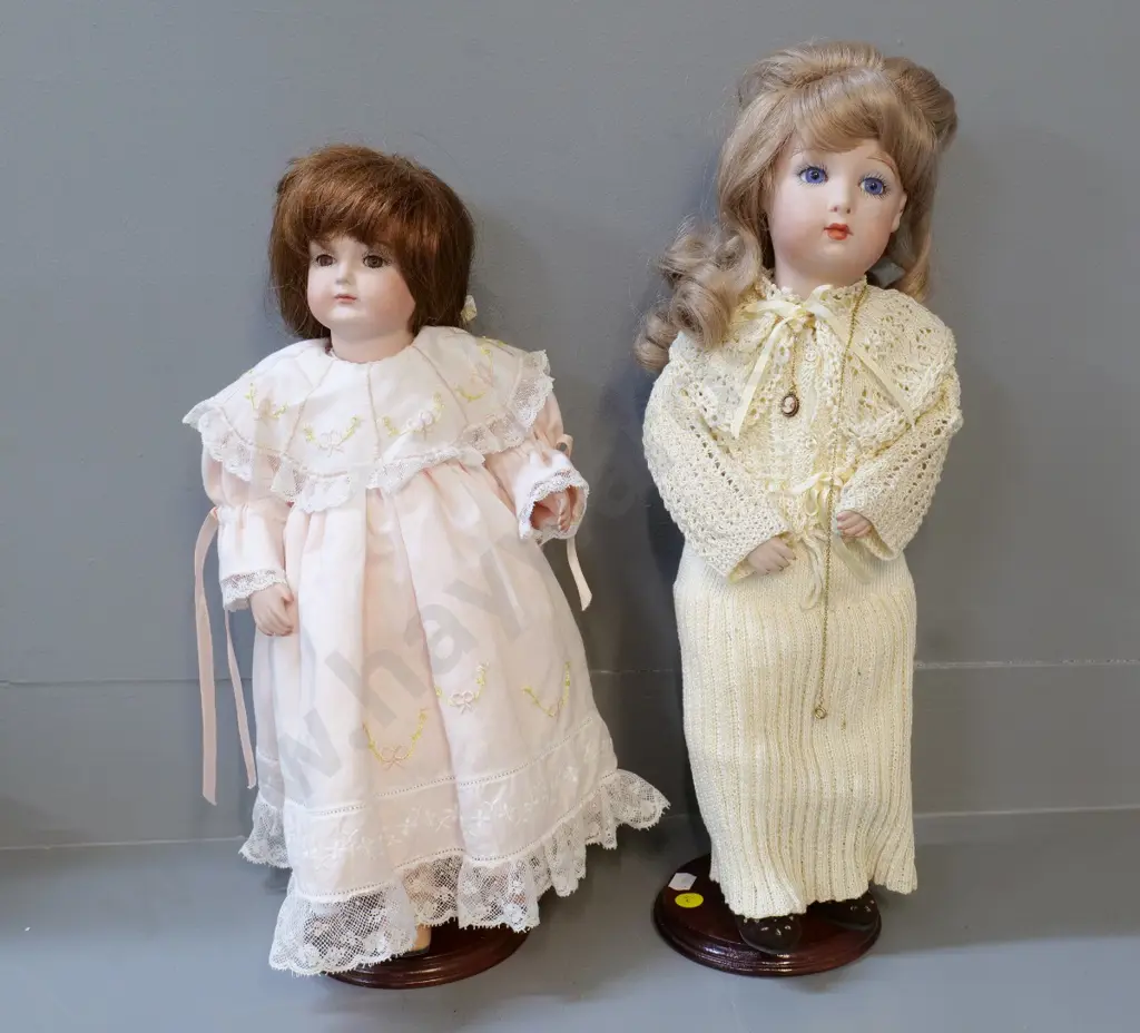 2 porcelan display dolls with stands - taller with cameo necklace is H-430 Image 1++