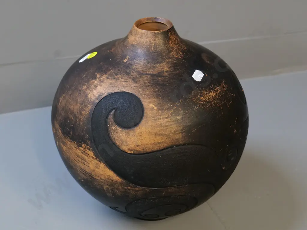 large Barry Woods Golden Bay NZ studio pottery "Kelp & Fish" vase H-300 D-280 Image 1++