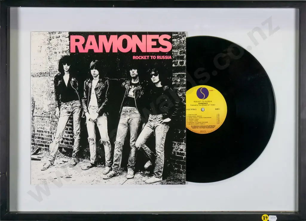 framed Ramones - Rocket to Russia LP H-410 W-590 Image 1++