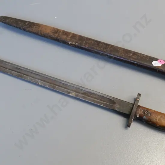 bayonet in leather sheath - marked 1907, XMA, government arrow mark L-550