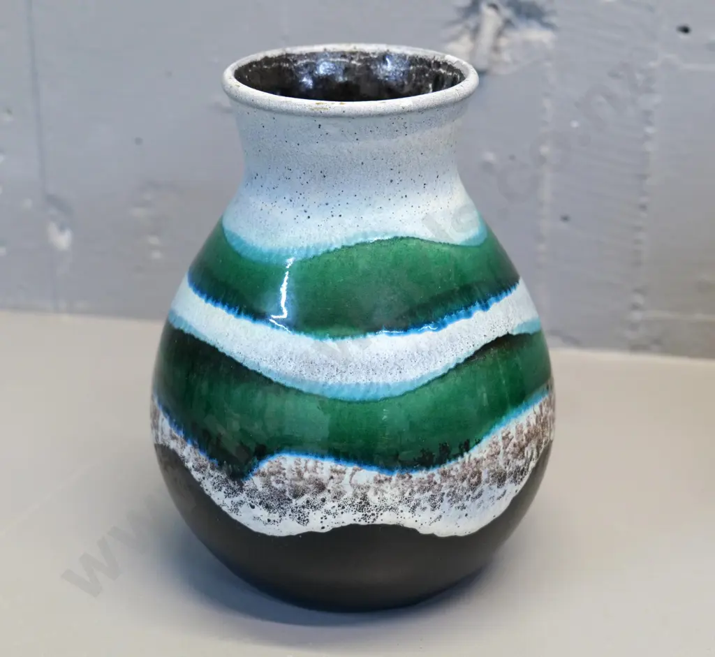 German pottery wave pattern vase - green and black - stamped 122/21. H-220 D-170 Image 1++