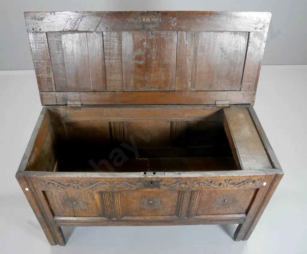 antique 17th/18th C carved oak coffer w/ internal compartment, brass lock, no key, split in 1 top panel H700 W1210 D520 Image 1++