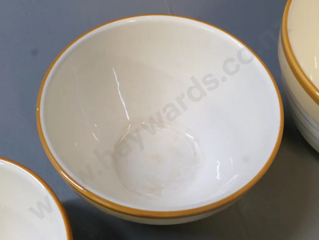 4 gold band Crown Lynn mixing bowls - good condition except 2nd smallest has interior staining Image 1++