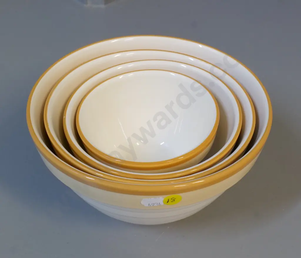 4 gold band Crown Lynn mixing bowls - good condition except 2nd smallest has interior staining Image 1++