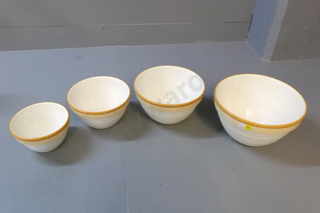 4 gold band Crown Lynn mixing bowls - good condition except 2nd smallest has interior staining Image 1++