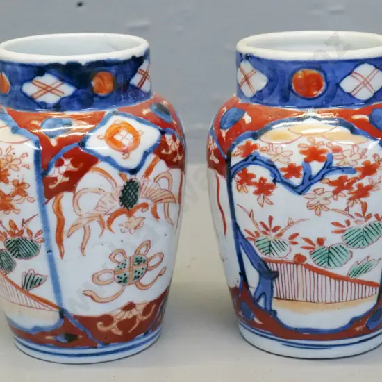 vintage Japanese Imari porcelain: pair of small vases H-110 D-75
