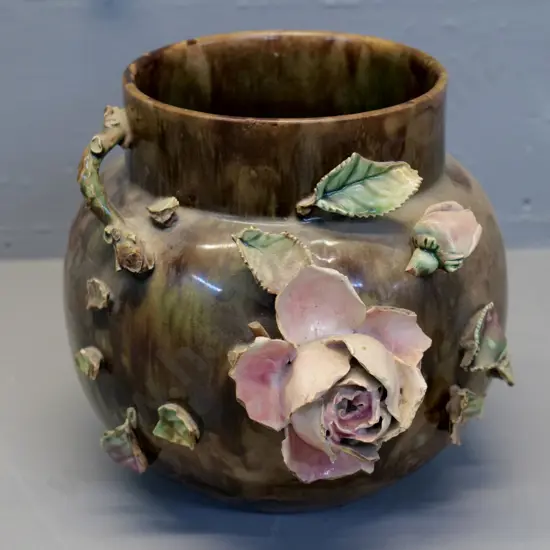 (Milton potteries?) majolica vase with ceramic hail and flowers - AF - damage to flowers H-200 D-200