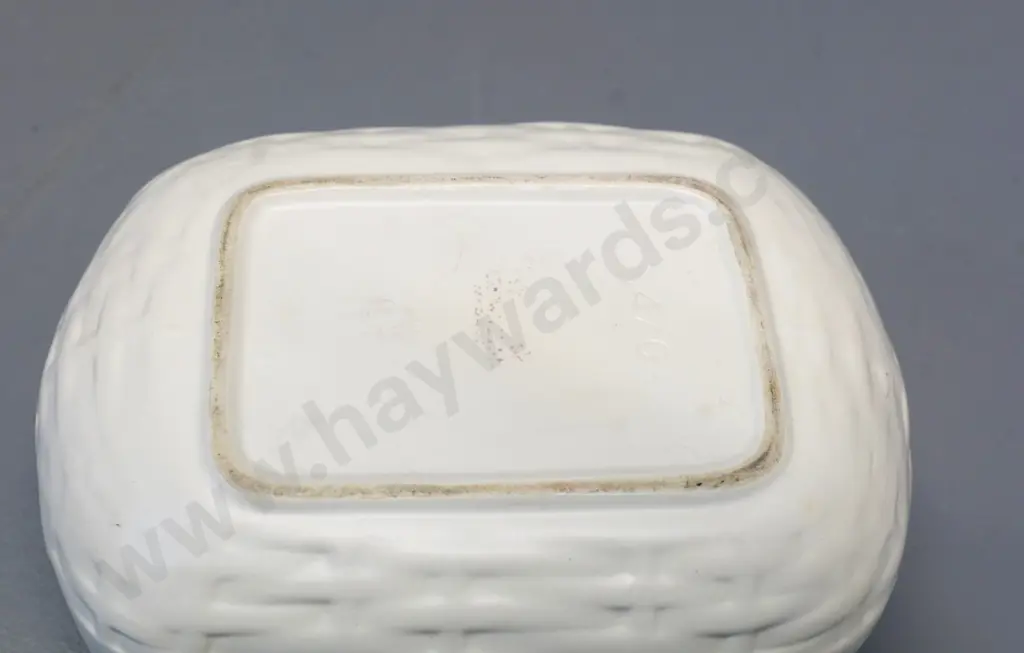 Crown Lynn cream glaze basket weave flower trough No. 476. H-100 L-210 W-150 Image 1++