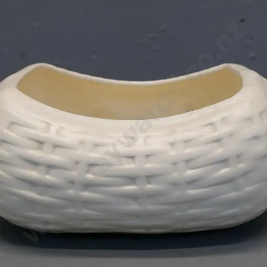 Crown Lynn cream glaze basket weave flower trough No. 476. H-100 L-210 W-150