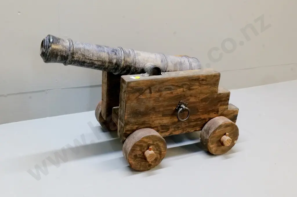 large cast metal model cannon on wooden base w/wooden wheels H-420 L-580 W-290 Image 1++