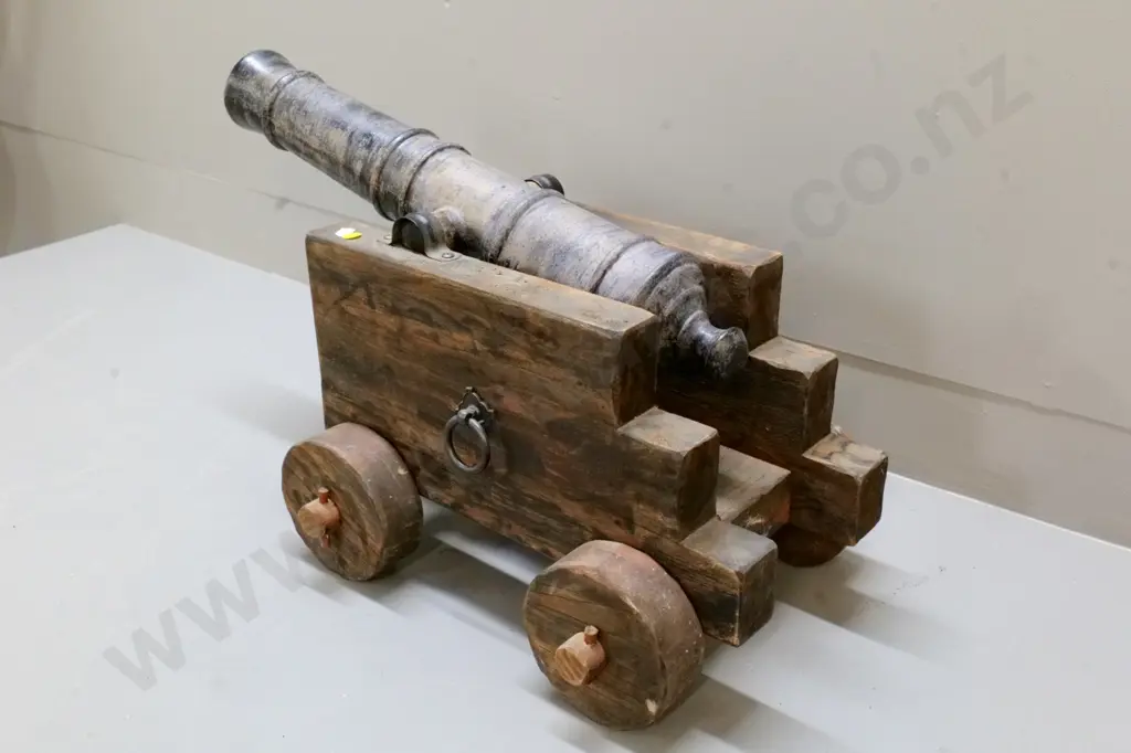 large cast metal model cannon on wooden base w/wooden wheels H-420 L-580 W-290 Image 1++