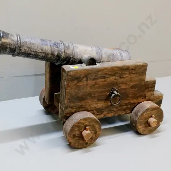 large cast metal model cannon on wooden base w/wooden wheels H-420 L-580 W-290