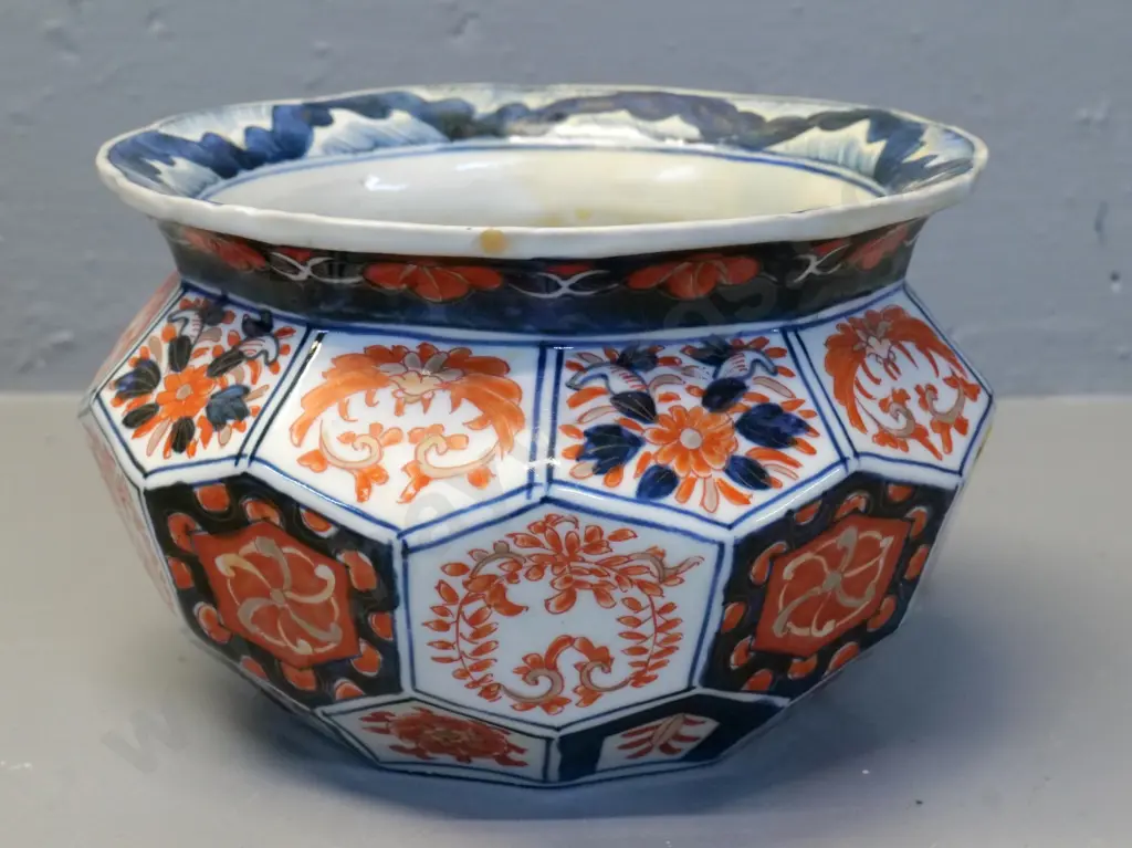vintage Japanese Imari porcelain: bowl with faceted sides H-110 D-190 Image 1++