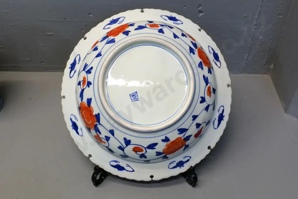 vintage Japanese Imari porcelain: large bowl with incised edge D-350 Image 1++