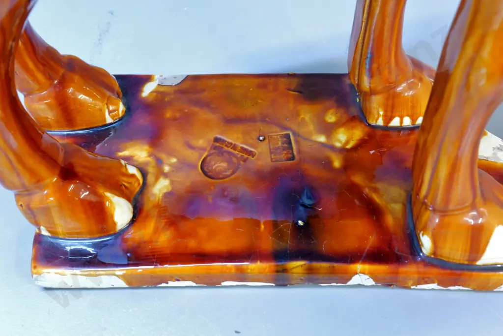 large ceramic camel with brown, cream and green trickle glaze - glaze chips all around base. H700 L600 Image 1++