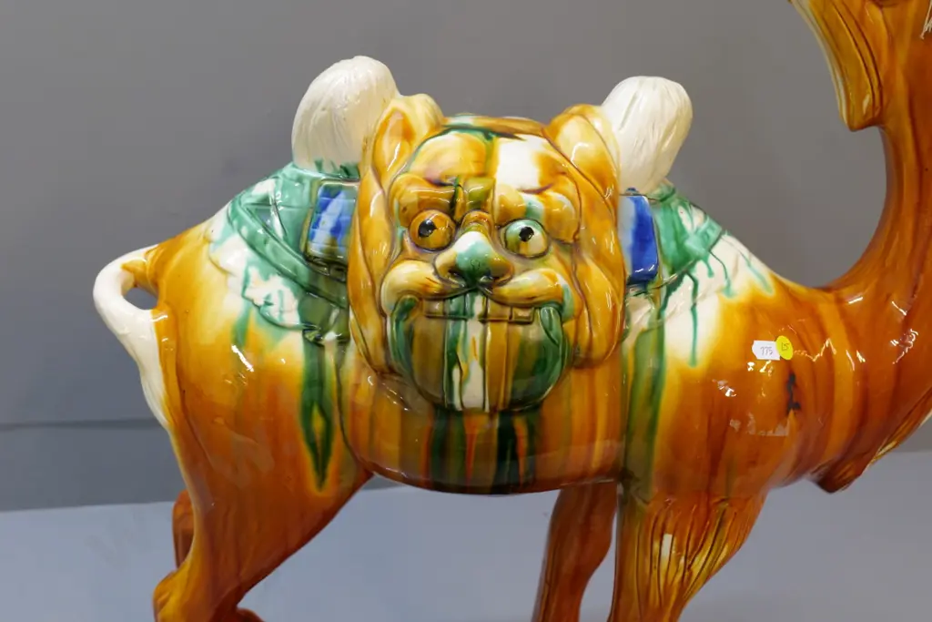 large ceramic camel with brown, cream and green trickle glaze - glaze chips all around base. H700 L600 Image 1++