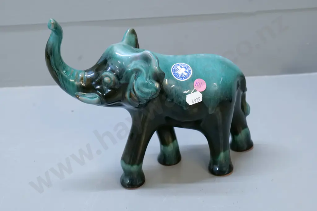 Blue Mountain Pottery elephant figure H-200 Image 1++
