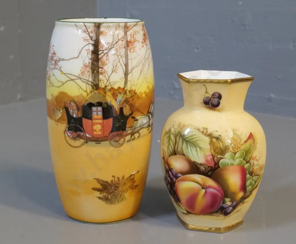 2 vases - Royal Doulton Coaching Days H-180 and Aynsley Orchard Gold Image 1++