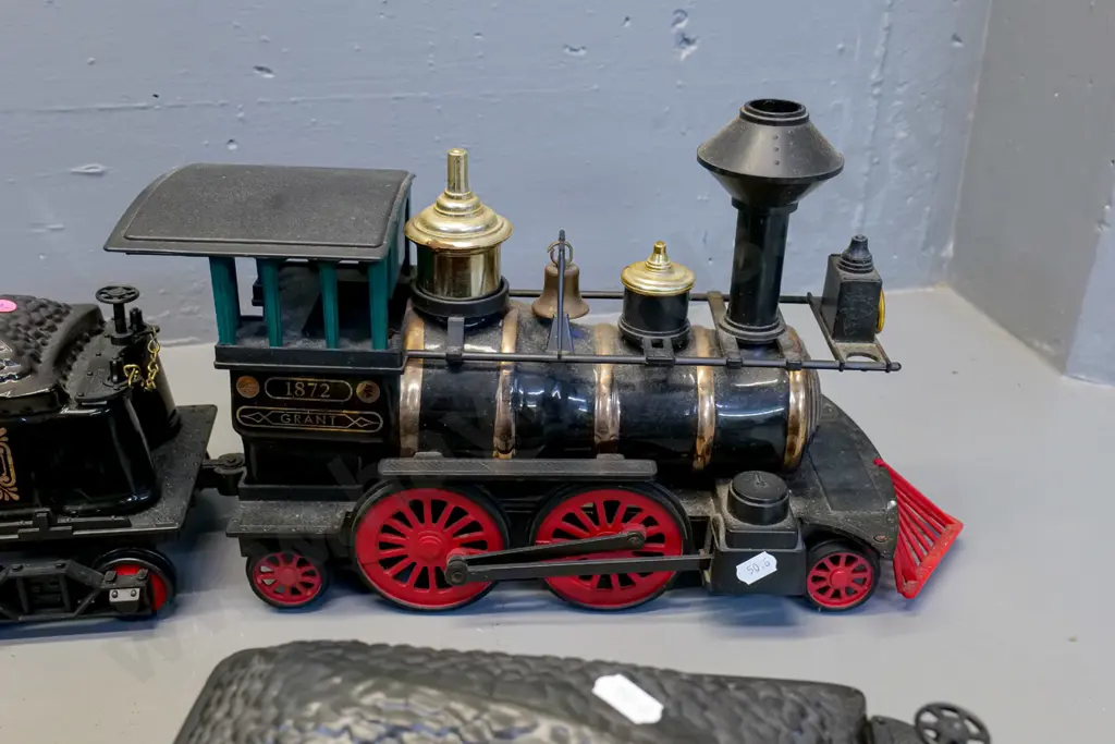 Jim Beam decanter train - 5 piece plus an extra tender, all are empty Image 1++