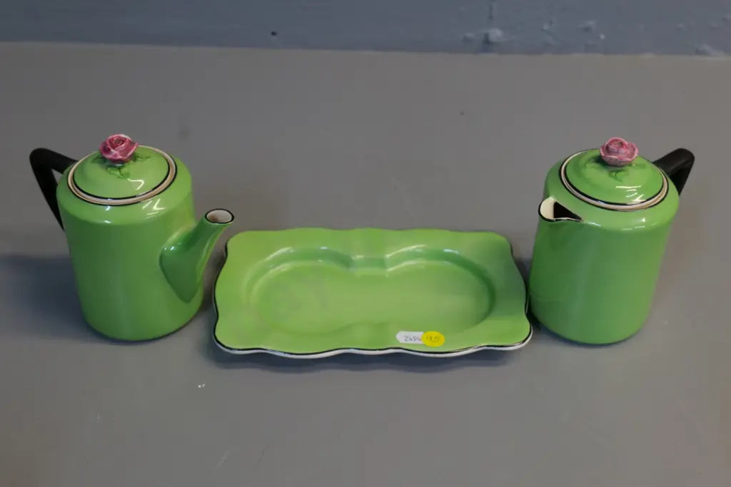 Soho pottery Ambassador ware rose-knob teapot and hot water pot on fitted tray H-140 L-200 Image 1++