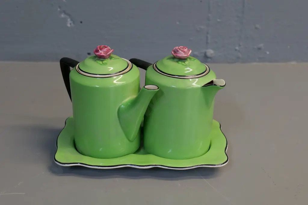 Soho pottery Ambassador ware rose-knob teapot and hot water pot on fitted tray H-140 L-200 Image 1++