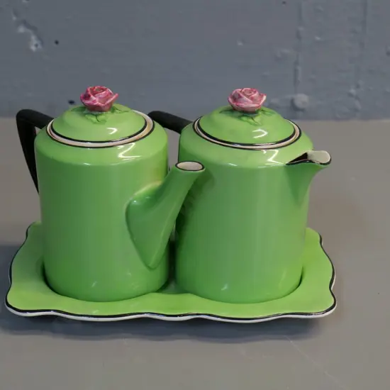 Soho pottery Ambassador ware rose-knob teapot and hot water pot on fitted tray H-140 L-200