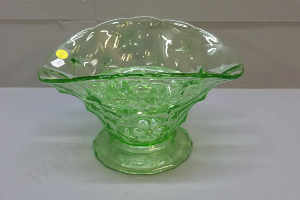 oval green uranium glass rose bowl & frog H-140 L-230 W-170 Image 1++