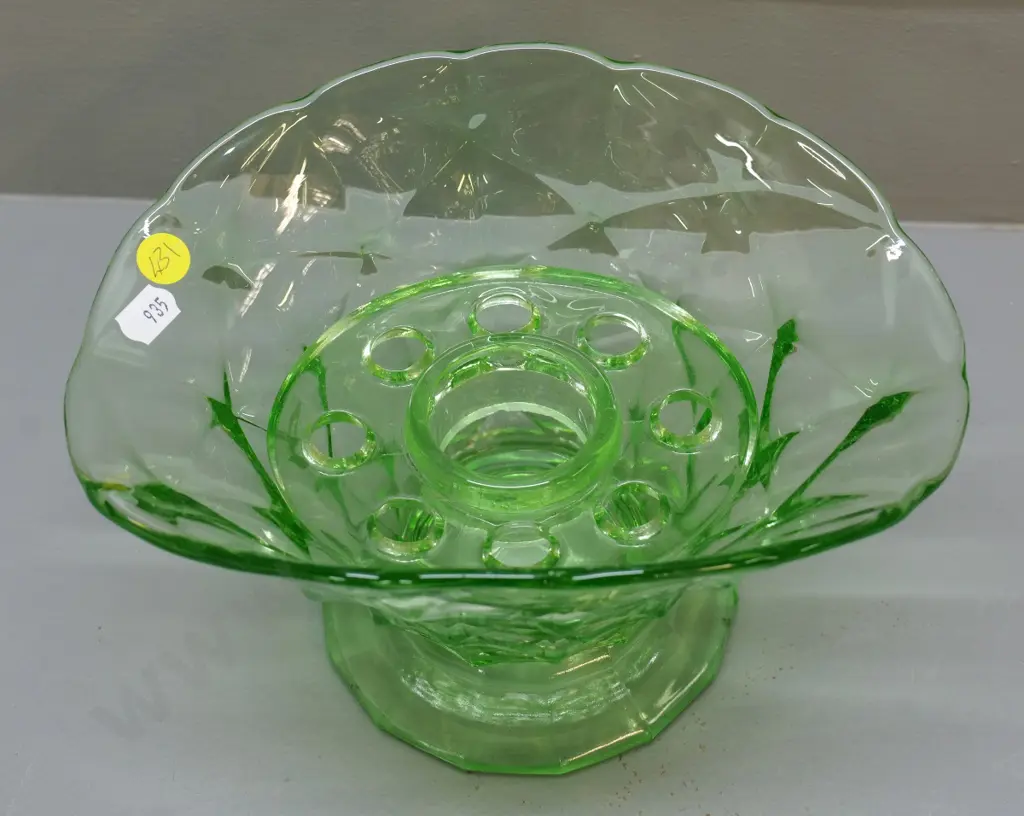 oval green uranium glass rose bowl & frog H-140 L-230 W-170 Image 1++