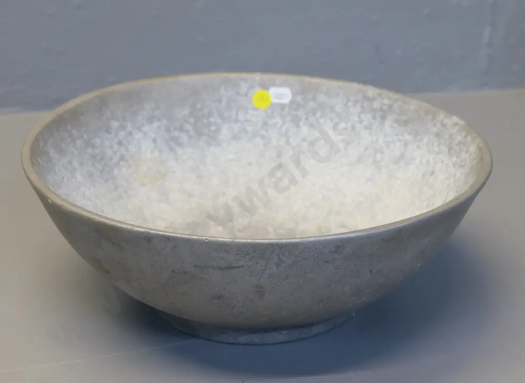 cast metal (aluminium?) bowl - no maker's marks. Diameter 280 Image 1++