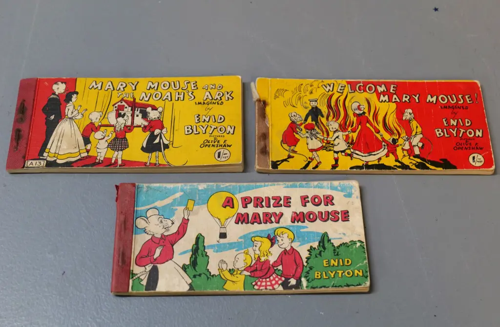 3 small Enid Blyton Mary Mouse books - pub. Rockhampton Press, circa 1950s. Some damage, corrosion to staples Image 1++