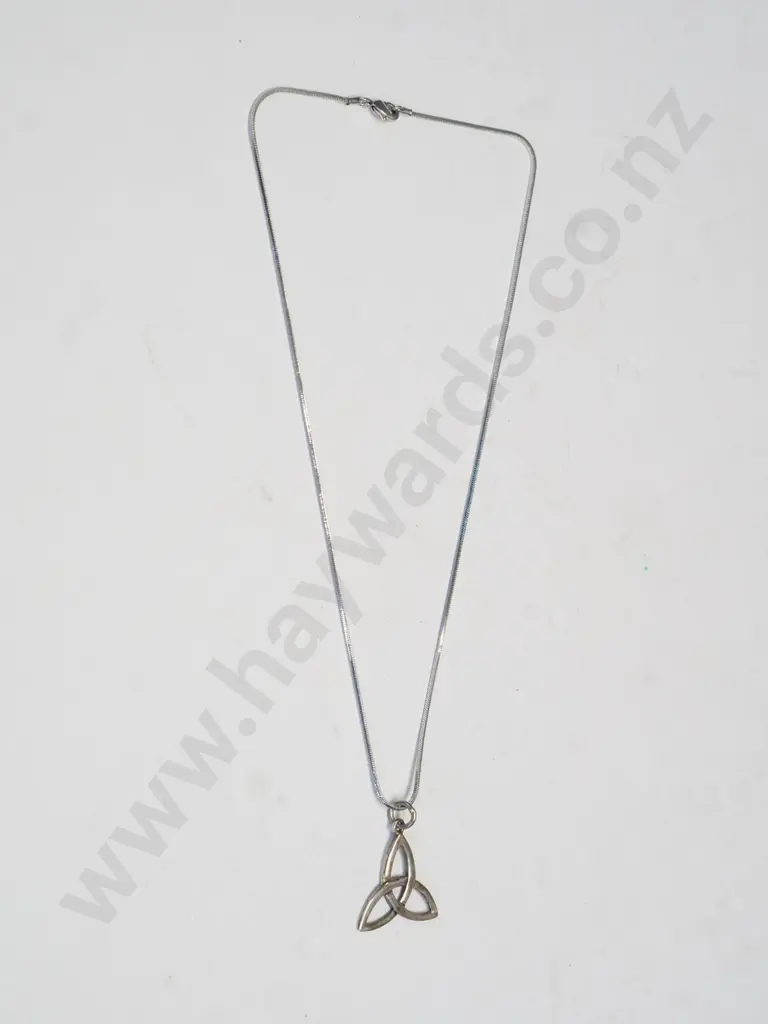 silver necklace stamped 925 Image 1++