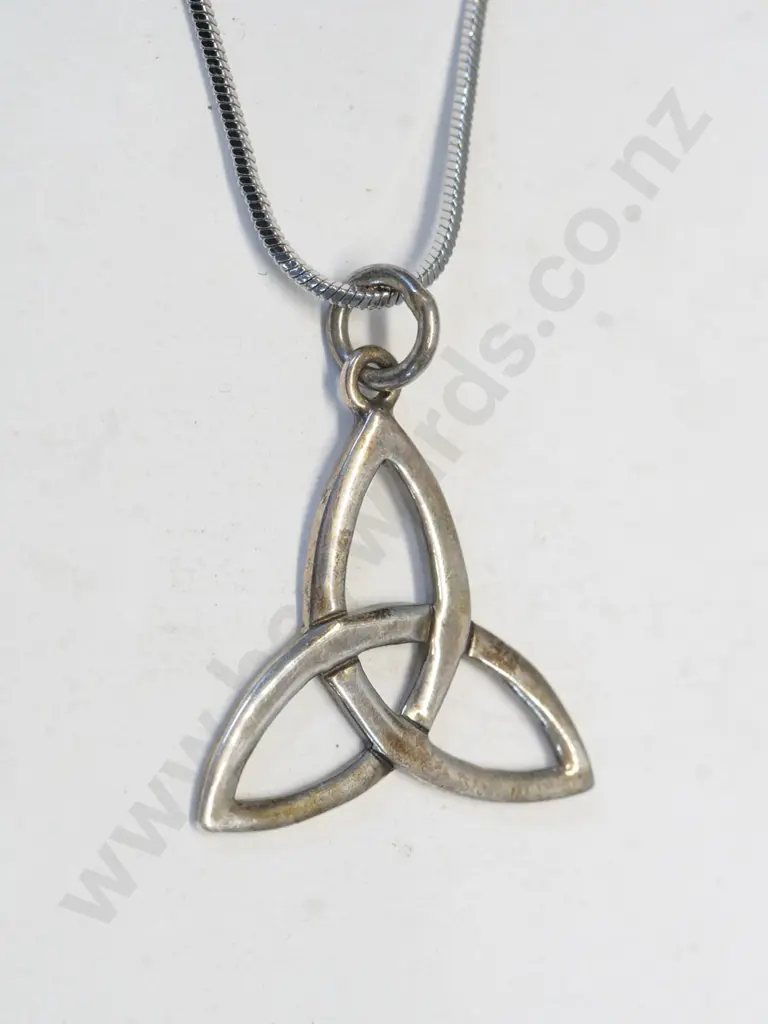 silver necklace stamped 925 Image 1++