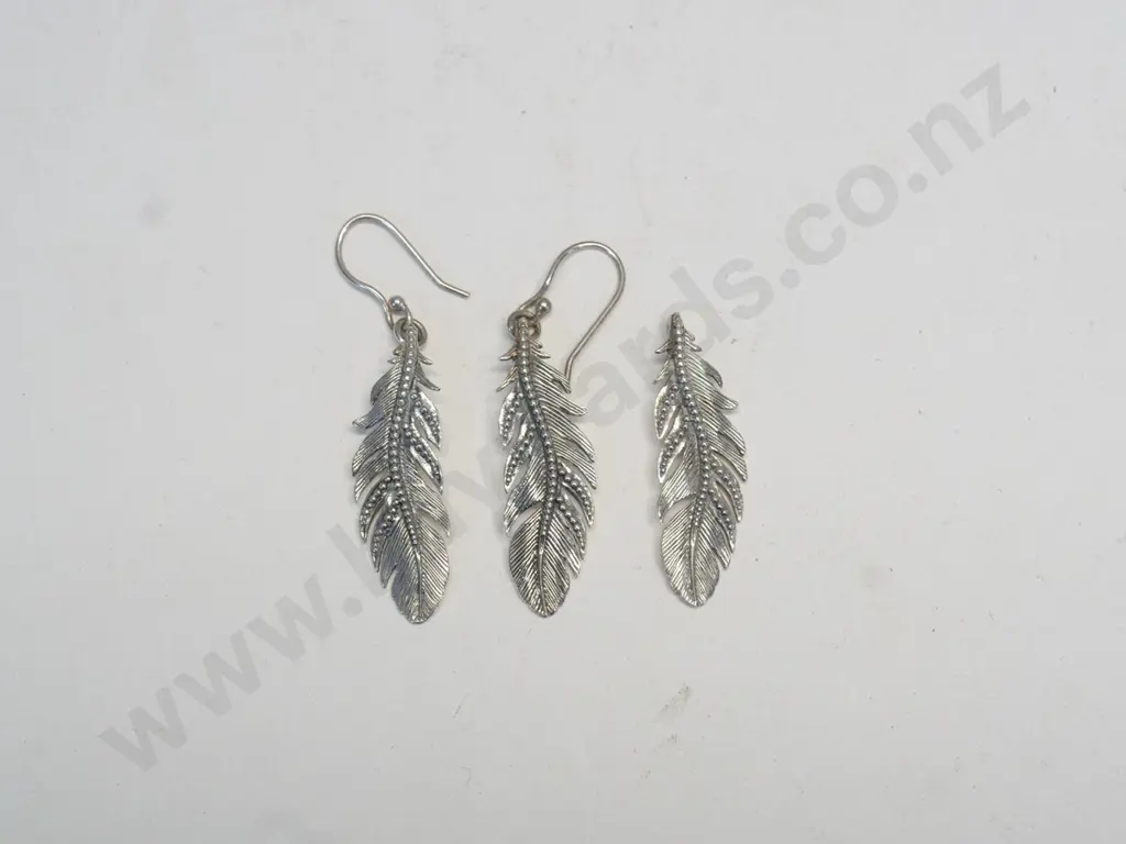 silver leaf necklace [no chain] & matching earrings stamped 925 Image 1++