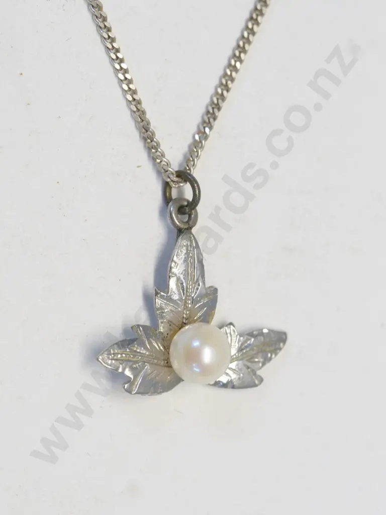 leaf necklace with cultured pearl stamped sterlng Image 1++