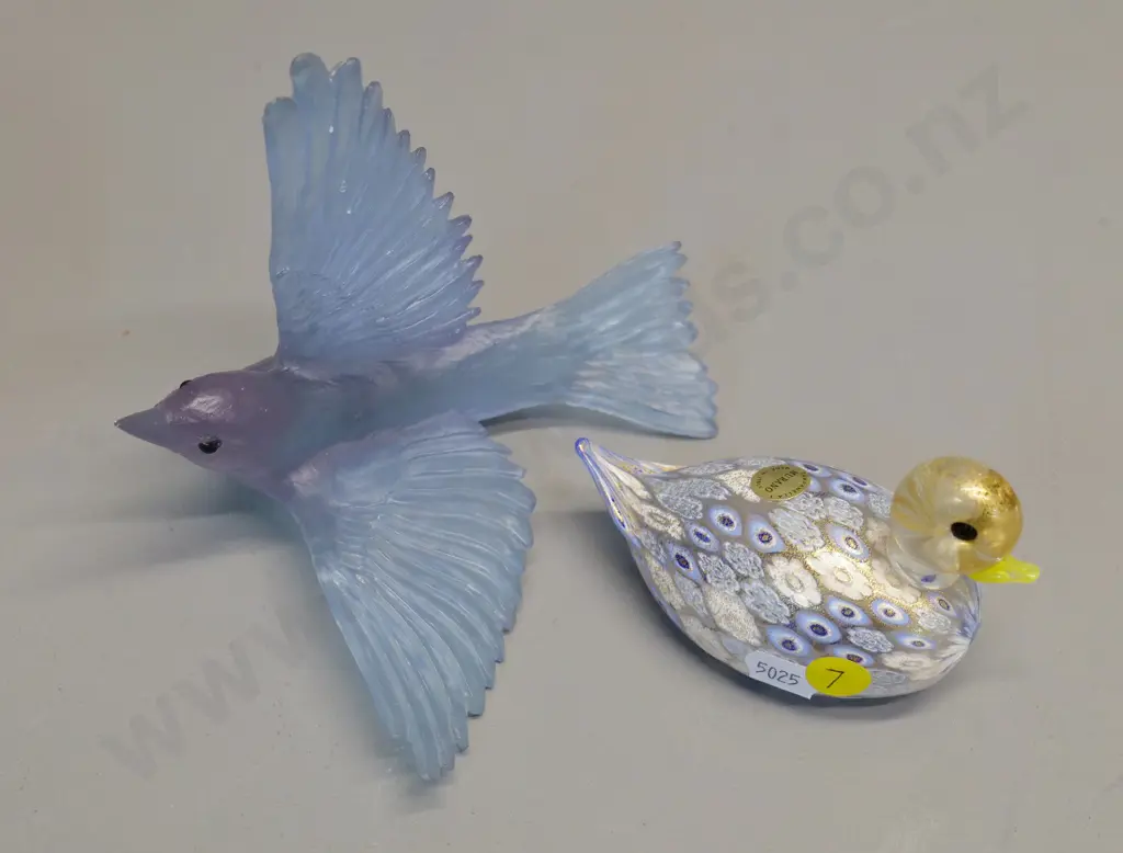 Murano glass duck figure and a blue & purple lustre glass bird with screw attached L-150 Image 1++