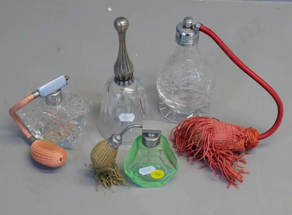 3 vintage perfume atomisers (one uranium glass)  and a glass bell H150 - atomiser bulbs not functioning Image 1++