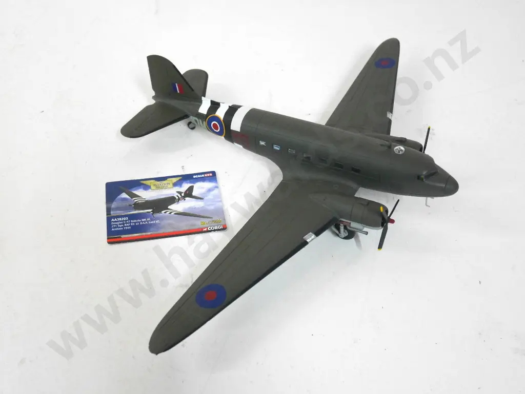 Corgi Aviation Archive 1:72 die-cast RAF Douglas C-47 Dakota with limited edition card Image 1++