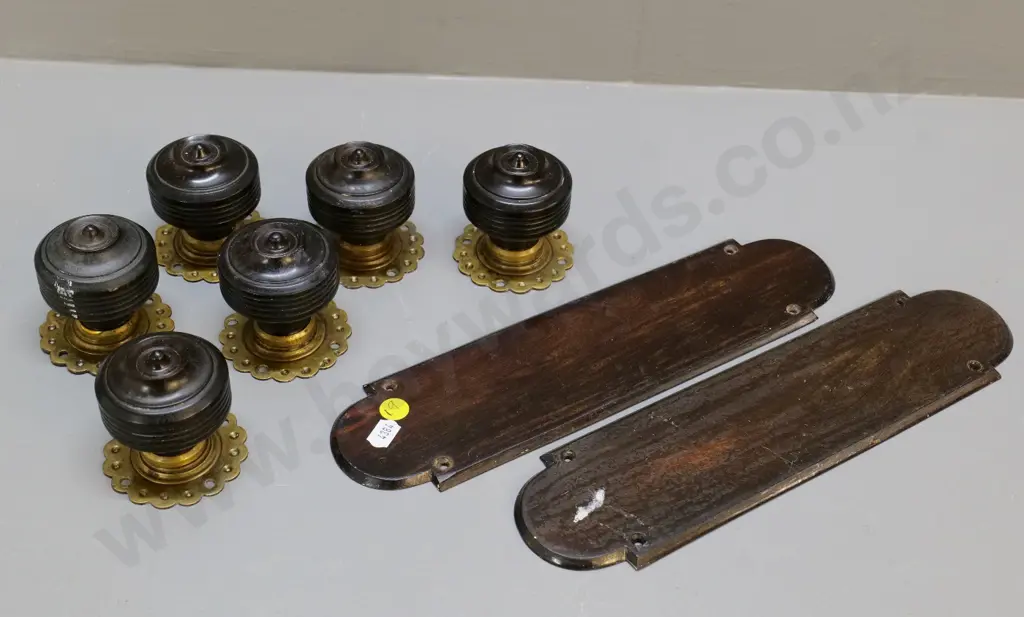 6 vintage turned wood and brass door handles and 2 wooden finger plates Image 1++