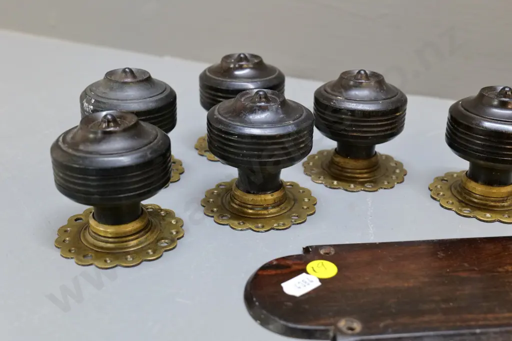6 vintage turned wood and brass door handles and 2 wooden finger plates Image 1++