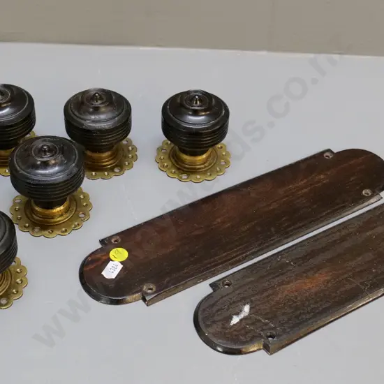 6 vintage turned wood and brass door handles and 2 wooden finger plates