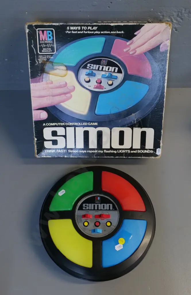 Milton Bradley Simon game with original box - not tested Image 1++