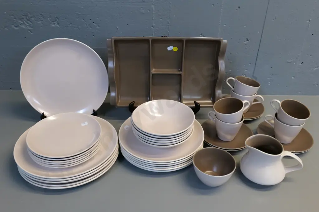 Poole 2-tone 6-place dinner set - chip to one saucer Image 1++