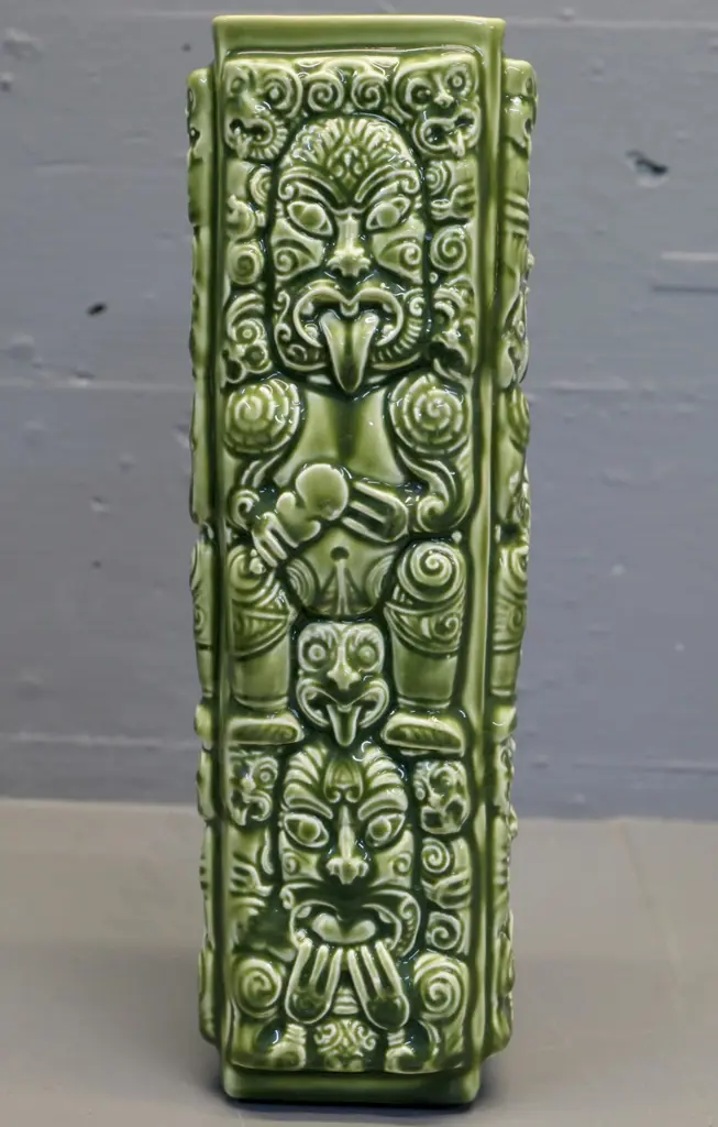 square tiki motif vase - marked Studio Ceramics New Zealand H-270 Image 1++